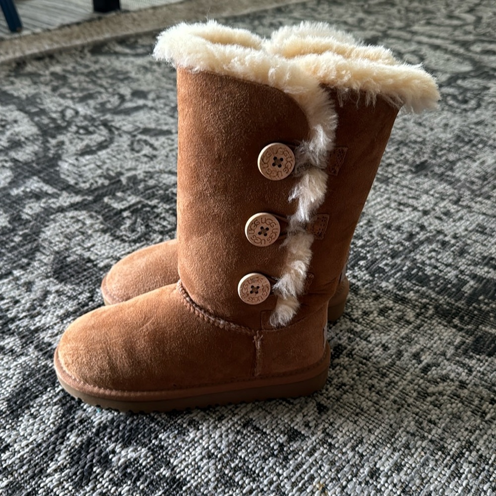 UGGs girls size 1